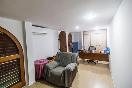 Casa de condomínio para alugar com 1300m², 4 quartos e 6 vagasBanheiro da Suíte