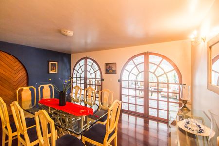 Casa de condomínio para alugar com 1300m², 4 quartos e 6 vagasSala 