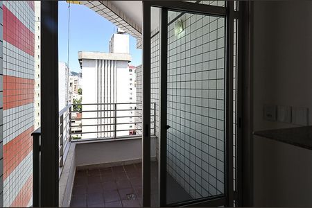 Apartamento à venda com 54m², 2 quartos e 1 vaga Apartamento à venda com 54m², 2 quartos e 1 vagaVaranda
