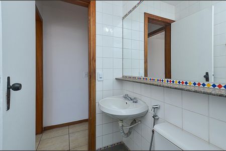 Apartamento à venda com 54m², 2 quartos e 1 vaga Apartamento à venda com 54m², 2 quartos e 1 vagaBanheiro Social