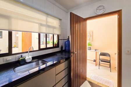 Casa à venda com 199m², 3 quartos e 4 vagas Casa à venda com 199m², 3 quartos e 4 vagasCozinha