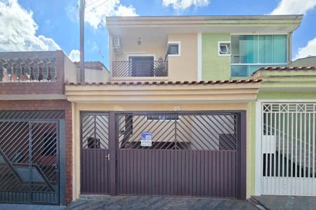 Casa à venda com 199m², 3 quartos e 4 vagas Casa à venda com 199m², 3 quartos e 4 vagasFachada