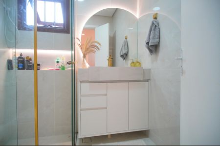 Casa à venda com 105m², 3 quartos e 2 vagasBanheiro