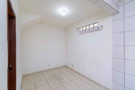 Casa para alugar com 35m², 1 quarto e sem vaga Casa para alugar com 35m², 1 quarto e sem vagaSala