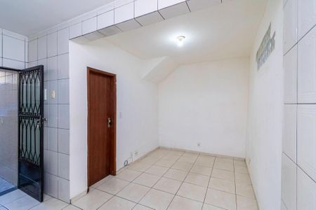 Sala de casa para alugar com 1 quarto, 35m² em Brás de Pina, Rio de Janeiro