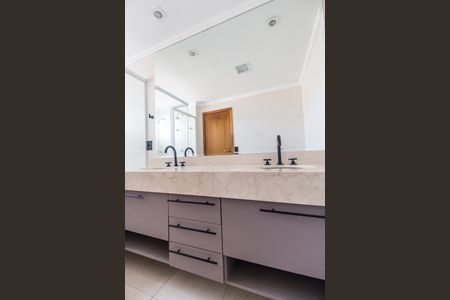 Apartamento para alugar com 201m², 3 quartos e 3 vagasBanheiro da Suíte