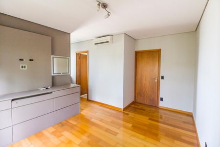 Apartamento para alugar com 201m², 3 quartos e 3 vagasSuíte 1