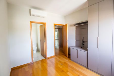Apartamento para alugar com 201m², 3 quartos e 3 vagasSuíte 2