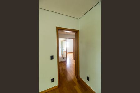 Apartamento para alugar com 201m², 3 quartos e 3 vagasCorredor