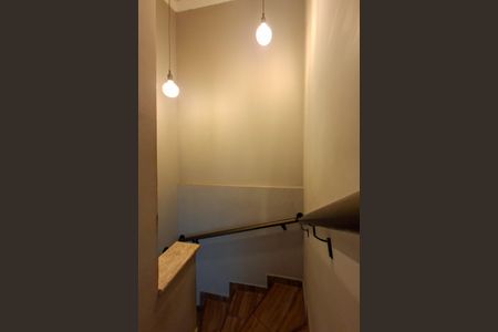 Escada de casa de condomínio para alugar com 2 quartos, 70m² em Vila Sonia, Praia Grande