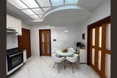 Casa à venda com 3 quartos, 199m² em Planalto Paulista, São Paulo