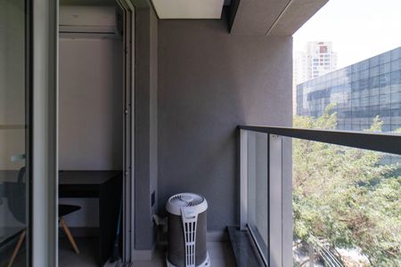 Varanda de kitnet/studio para alugar com 1 quarto, 25m² em Pompeia, São Paulo