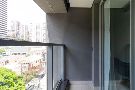 Varanda de kitnet/studio para alugar com 1 quarto, 25m² em Pompeia, São Paulo
