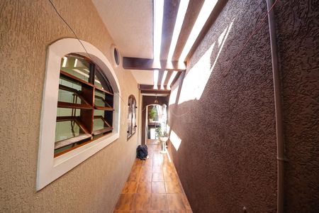 Casa à venda com 138m², 2 quartos e 2 vagas Casa à venda com 138m², 2 quartos e 2 vagasCorredor