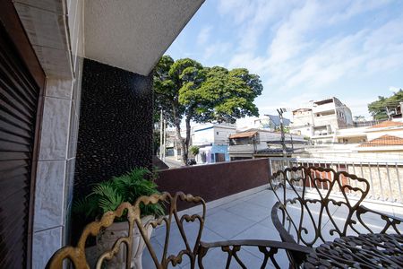 Casa à venda com 138m², 2 quartos e 2 vagas Casa à venda com 138m², 2 quartos e 2 vagasVaranda