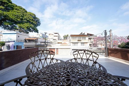 Casa à venda com 138m², 2 quartos e 2 vagas Casa à venda com 138m², 2 quartos e 2 vagasVaranda