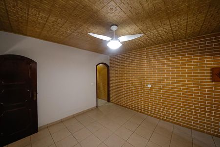 Casa à venda com 138m², 2 quartos e 2 vagas Casa à venda com 138m², 2 quartos e 2 vagasSala