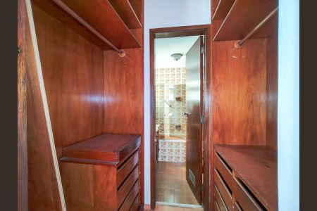 Apartamento à venda com 151m², 3 quartos e 2 vagasCloset da suíte
