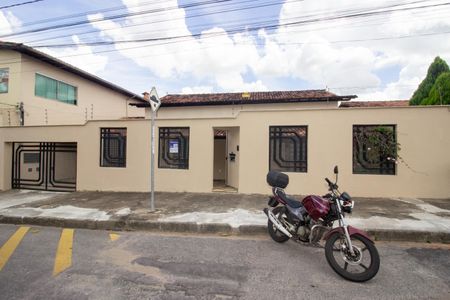 Casa à venda com 220m², 5 quartos e 3 vagasFachada