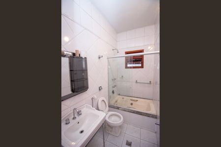 Casa à venda com 220m², 5 quartos e 3 vagasBanheiro da Suíte