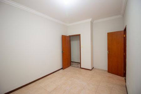 Casa à venda com 220m², 5 quartos e 3 vagasQuarto Suíte