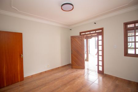 Casa à venda com 220m², 5 quartos e 3 vagasSala