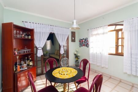 Casa para alugar com 4 quartos, 250m² em Vila Rosaria, São Paulo