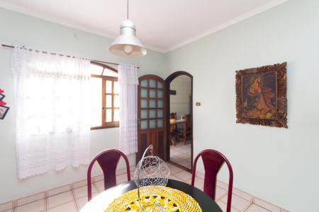 Casa para alugar com 4 quartos, 250m² em Vila Rosaria, São Paulo