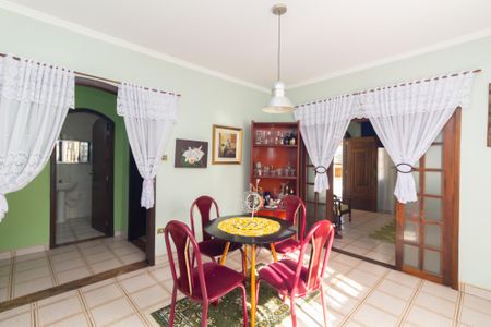 Casa para alugar com 4 quartos, 250m² em Vila Rosaria, São Paulo