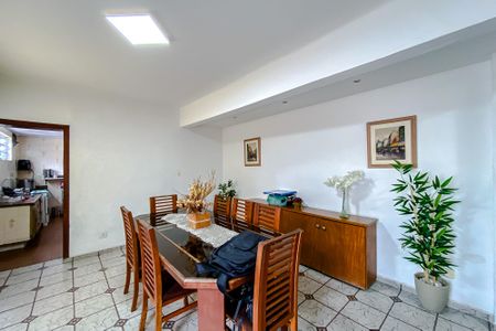 Casa à venda com 274m², 3 quartos e 2 vagasSala