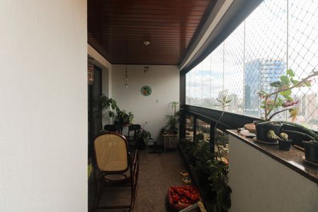 Apartamento à venda com 134m², 3 quartos e 3 vagasVaranda 