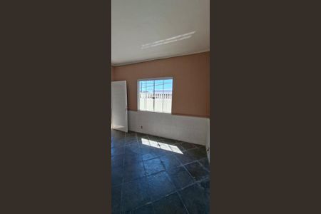 Sala de casa de condomínio à venda com 2 quartos, 140m² em Rio do Ouro, Niterói