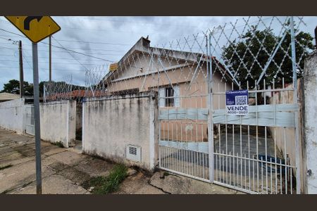 Casa à venda com 273m², 3 quartos e 2 vagasFachada