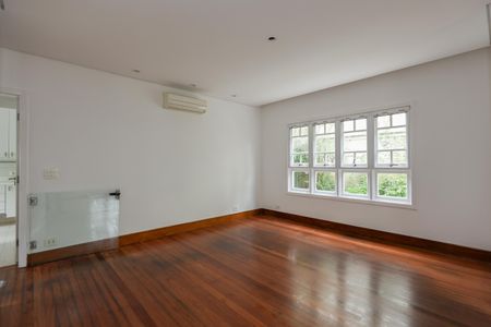 Casa de condomínio à venda com 500m², 3 quartos e 4 vagasSala