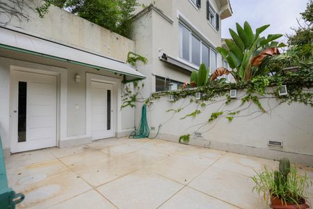 Casa de condomínio à venda com 500m², 3 quartos e 4 vagasÁrea Inferior