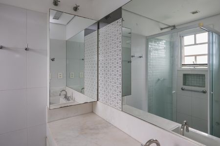 Casa de condomínio à venda com 500m², 3 quartos e 4 vagasBanheiro 1 da Suíte 1