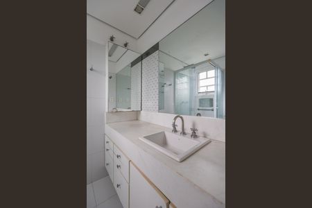 Casa de condomínio à venda com 500m², 3 quartos e 4 vagasBanheiro 1 da Suíte 1