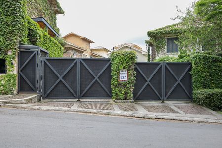 Casa de condomínio à venda com 500m², 3 quartos e 4 vagasFachada