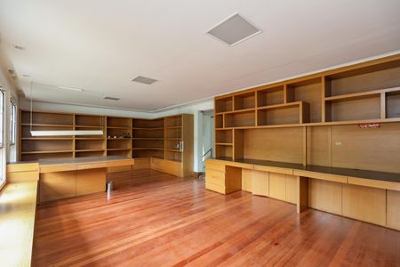 Casa de condomínio à venda com 500m², 3 quartos e 4 vagasEscritório