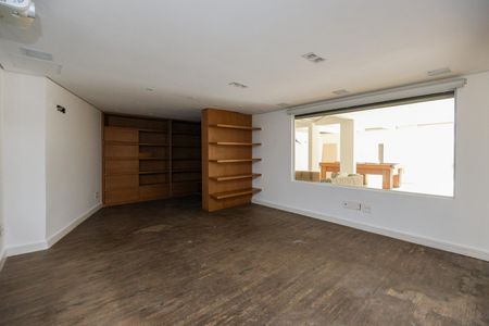 Casa de condomínio à venda com 500m², 3 quartos e 4 vagasÁrea Inferior