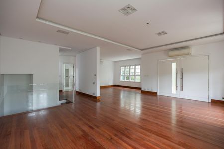 Casa de condomínio à venda com 500m², 3 quartos e 4 vagasSala