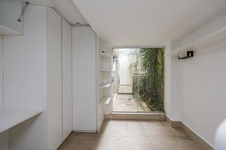 Casa de condomínio à venda com 500m², 3 quartos e 4 vagasÁrea Inferior