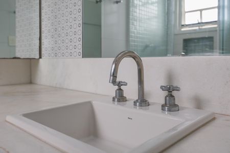 Casa de condomínio à venda com 500m², 3 quartos e 4 vagasBanheiro 1 da Suíte 1