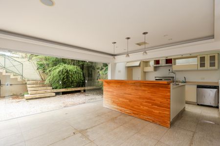 Casa de condomínio à venda com 500m², 3 quartos e 4 vagasÁrea Inferior