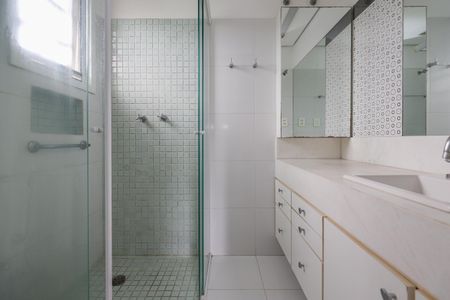 Casa de condomínio à venda com 500m², 3 quartos e 4 vagasBanheiro 1 da Suíte 1