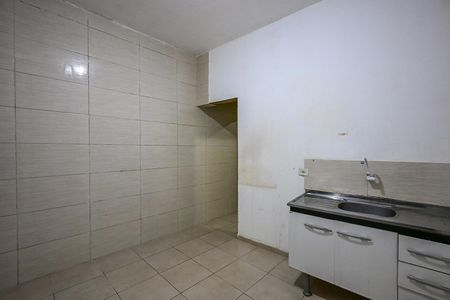 Cozinha de apartamento para alugar com 1 quarto, 25m² em Jardim Piracuama, São Paulo