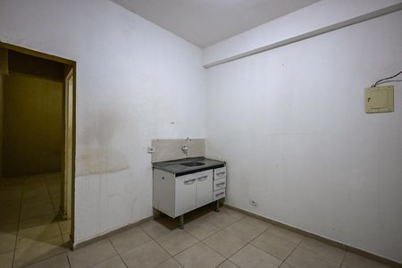 Cozinha de apartamento para alugar com 1 quarto, 25m² em Jardim Piracuama, São Paulo