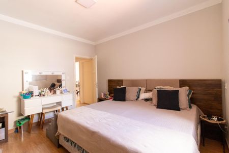 Casa à venda com 197m², 3 quartos e 2 vagas Casa à venda com 197m², 3 quartos e 2 vagasSuite