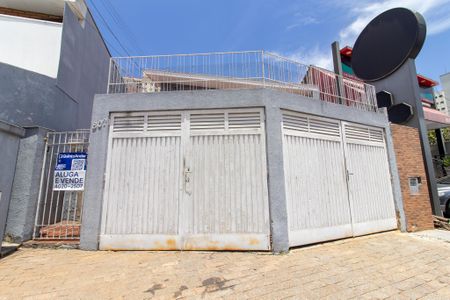 Casa à venda com 197m², 3 quartos e 2 vagas Casa à venda com 197m², 3 quartos e 2 vagasFachada