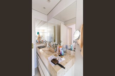 Casa à venda com 197m², 3 quartos e 2 vagas Casa à venda com 197m², 3 quartos e 2 vagasBanheiro